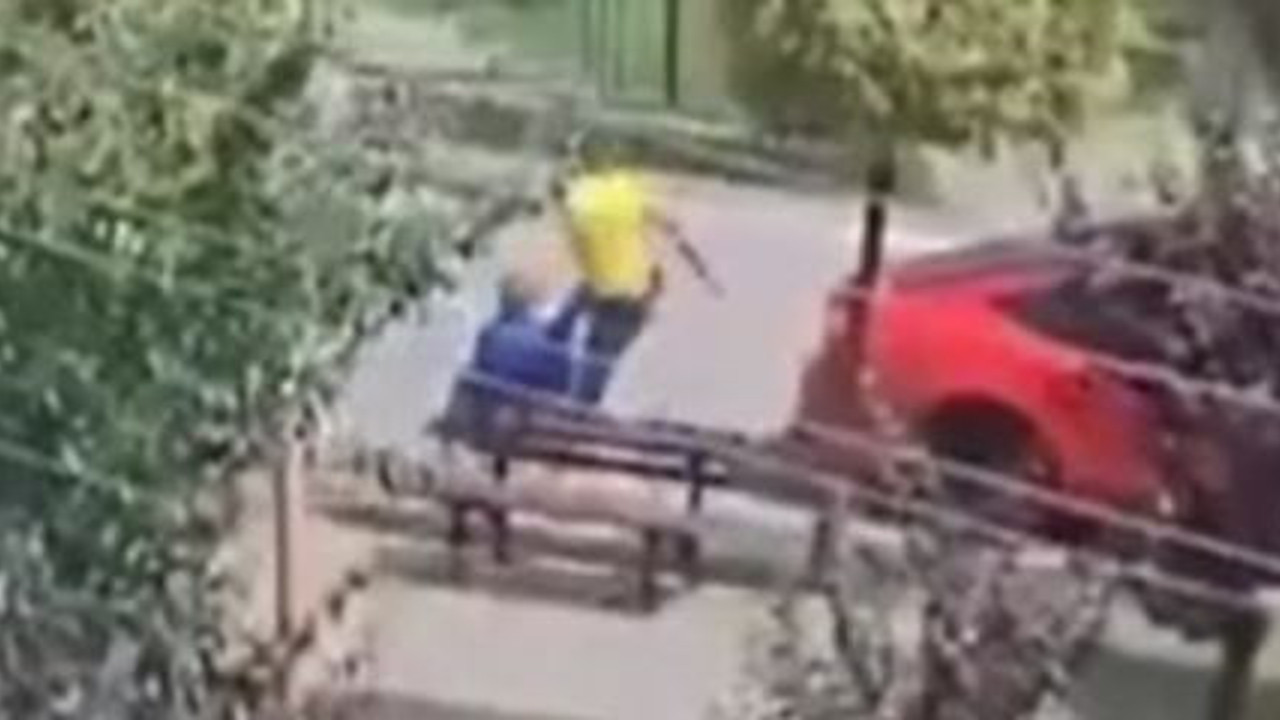 Çocuk parkında silahlı dehşet. O anları evinden çeken kadın şok yaşadı