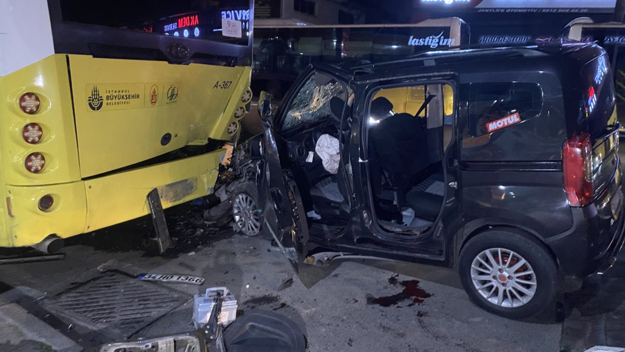 Kontrolden çıkan otomobil İETT otobüsüne çarptı: 4'ü ağır 6 yaralı