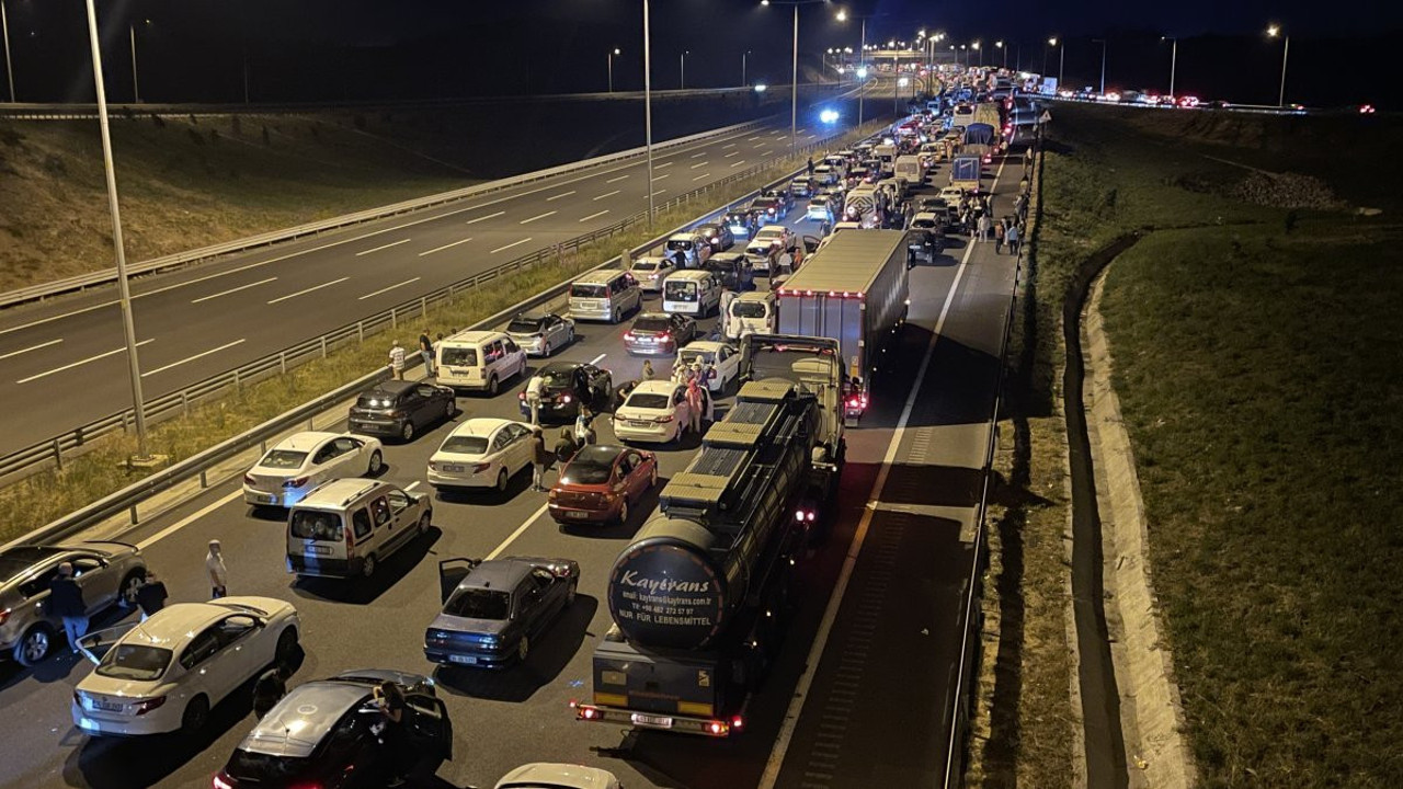 Kuzey Marmara Otoyolu’nda kaza: Bayram tatili yolunda kontak kapattılar