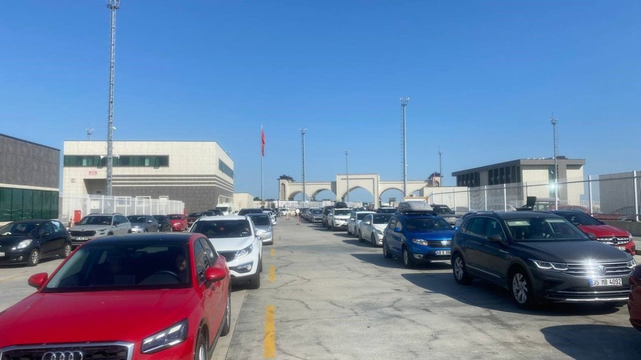 İpsala Sınır Kapısı’nda 10 kilometrelik araç kuyruğu