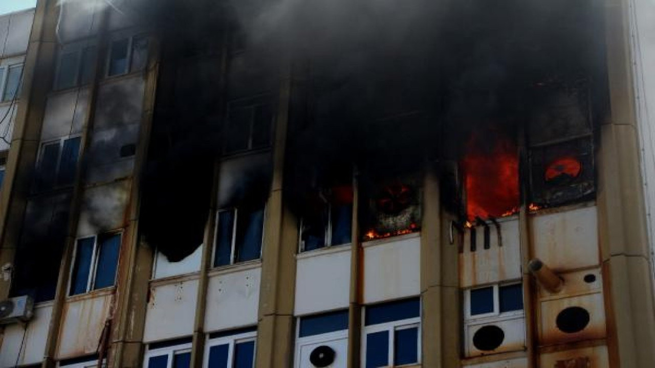 Adana'da iş merkezinde patlama ve yangın