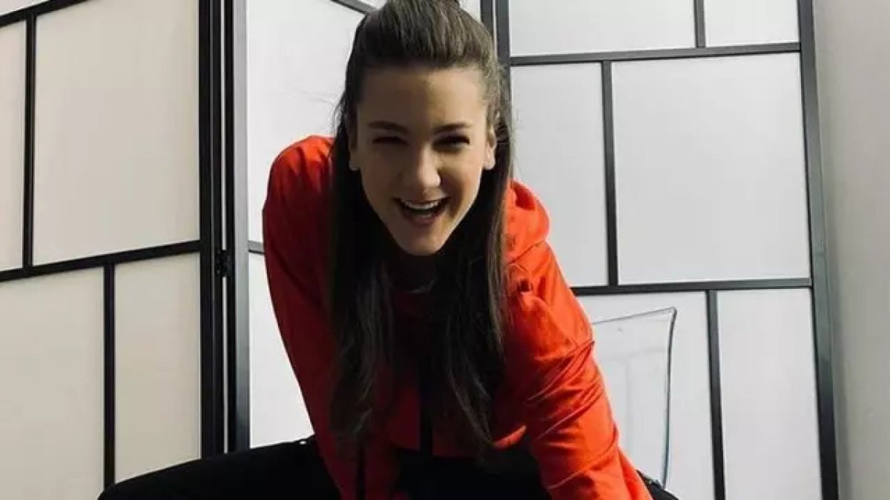 Survivor Nisa kumsala sere serpe uzandı