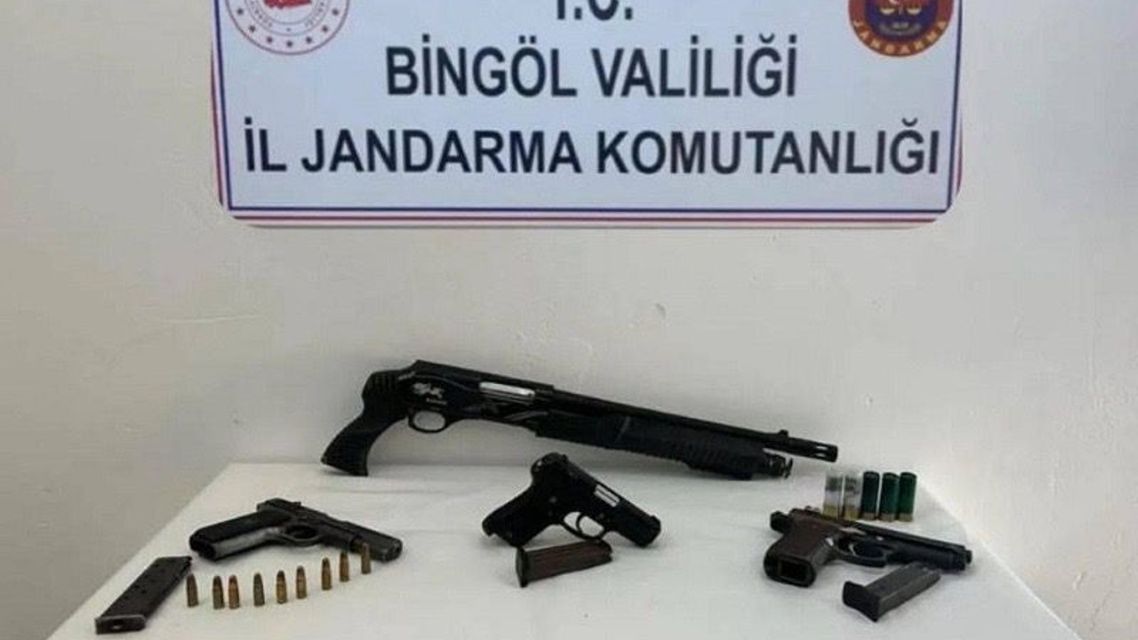 4 ayrı suçtan aranıyordu. Çatıda yakalandı