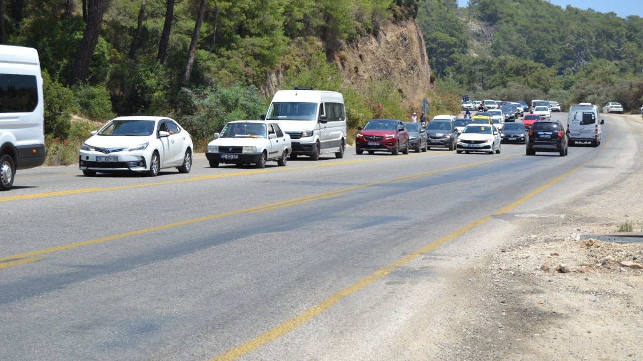 Fethiye'de bayram yoğunluğu trafiği oldu