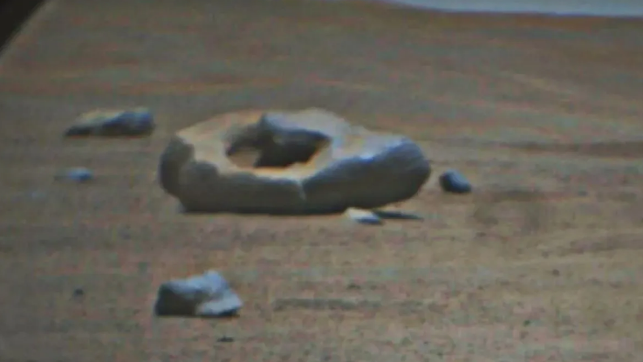 Mars'ta çekilen görüntü uzaylı tuvaleti sanıldı. Gerçek bambaşka çıktı