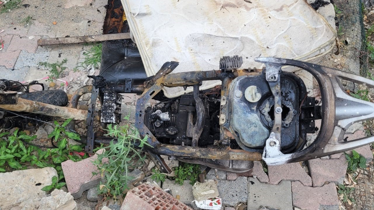 Motosiklet hurda deposunu yaktı