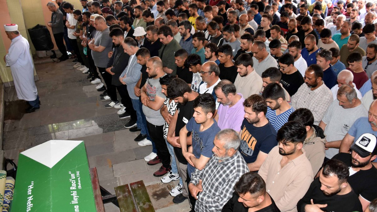 Kızılırmak'a kaçan topu almak isterken boğulan üç genç toprağa verildi