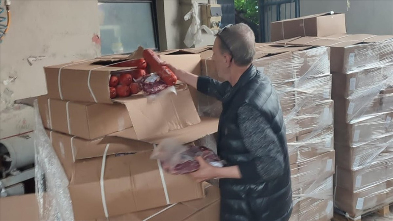 Kurban kolilerinden çıkanlarla şaşkına çevirdi: 3 ton 800 kilo imha edildi