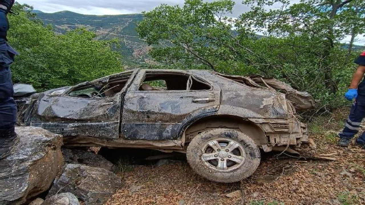 20 saattir kayıp otomobil uçurumun dibinde bulundu 2 ölü, 1 yaralı