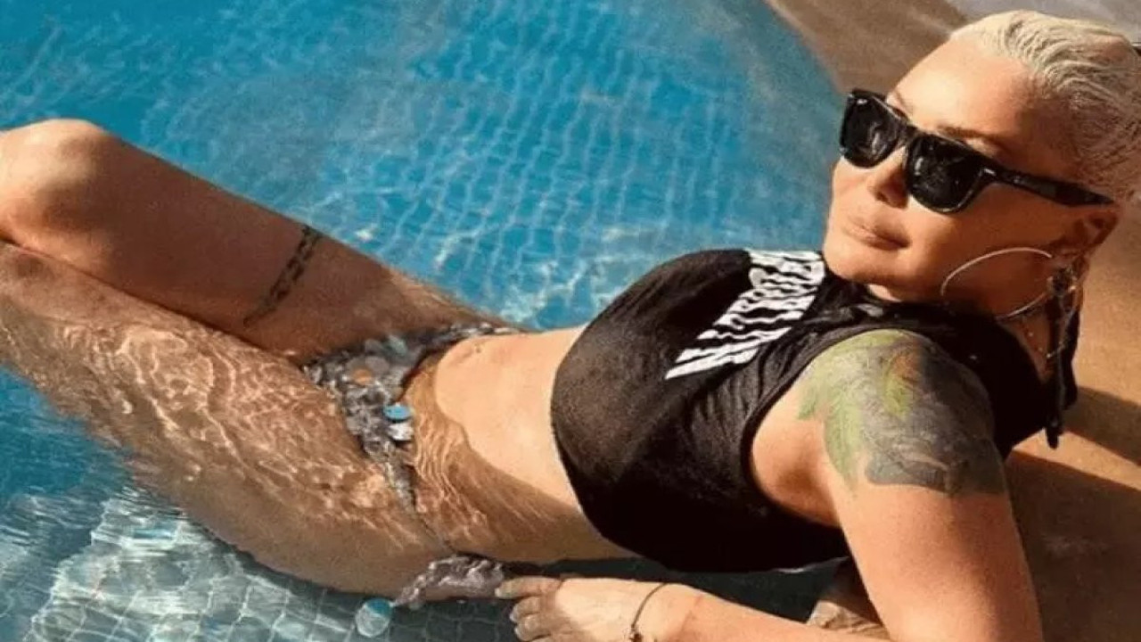 59 yaşındaki Yonca Evcimik'in kalçasındaki değişim olay oldu