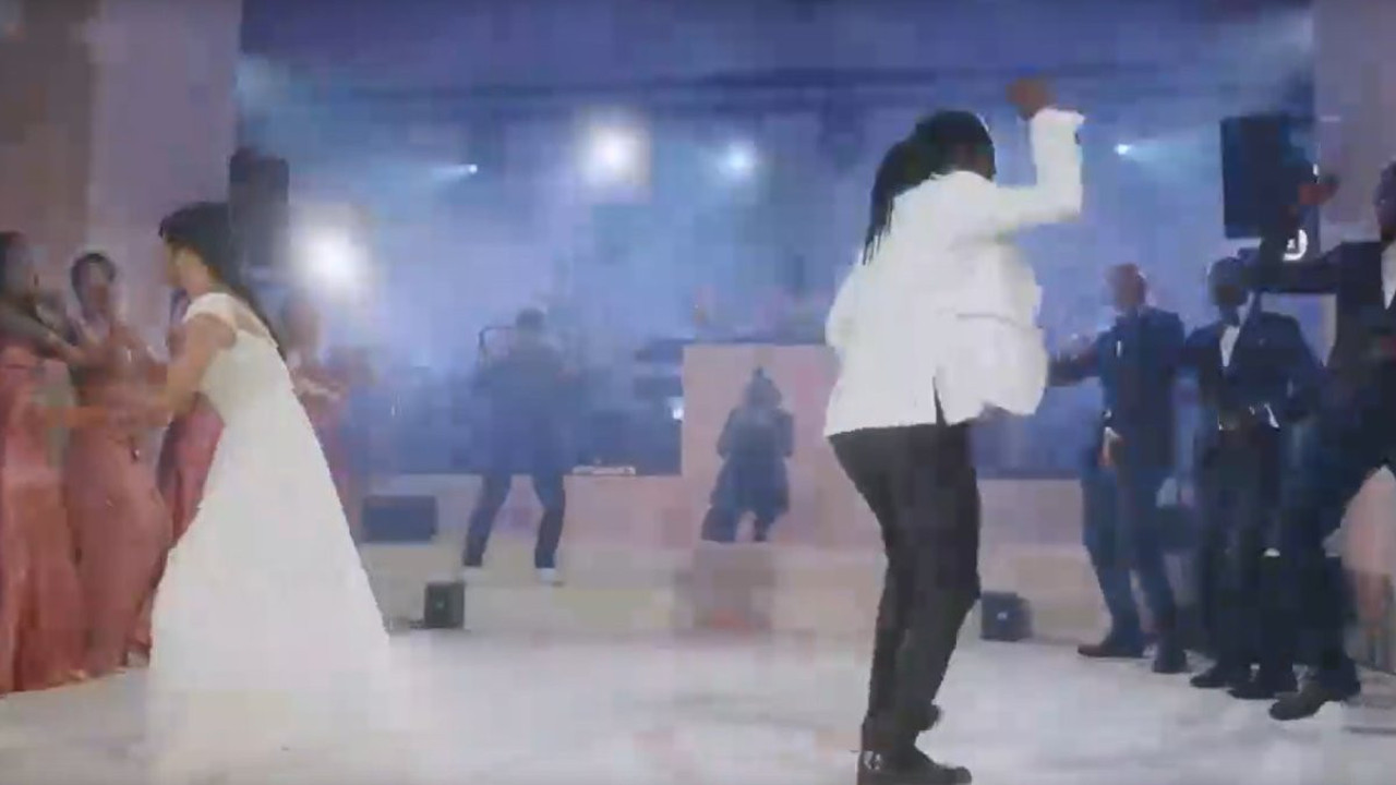 Gomis 3 çocuğunun annesiyle evlendi. Düğünde yaptığı dans gündem oldu