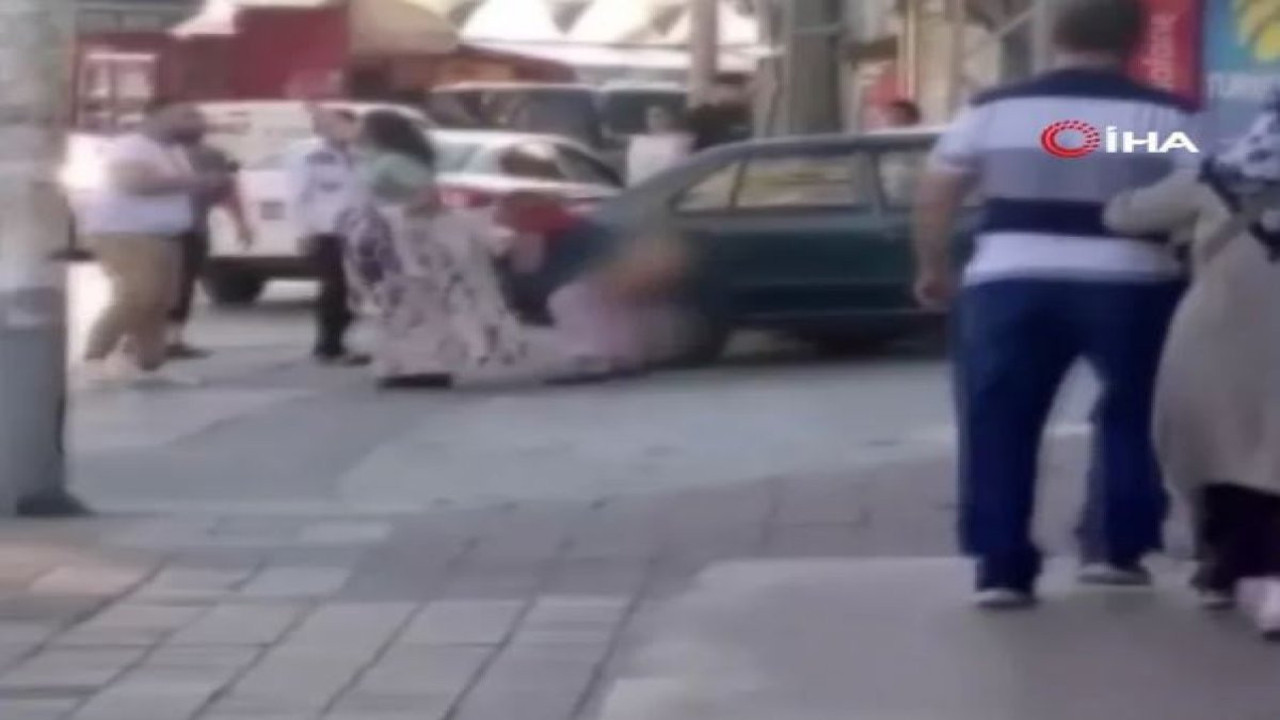 Kadın önce soyundu sonra da cadde ortasına tuvaletini yaptı