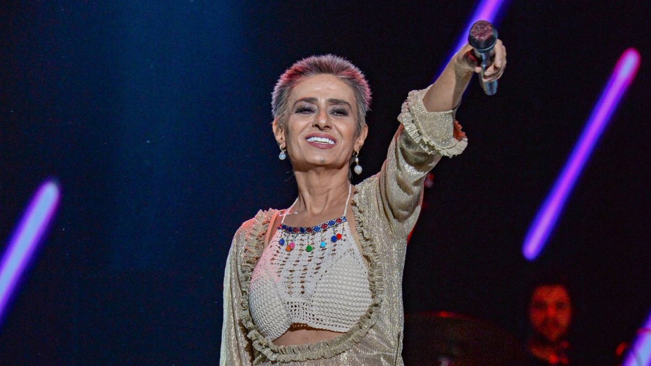 Yıldız Tilbe’den sahnede olay hareket! Seyirci şoke oldu