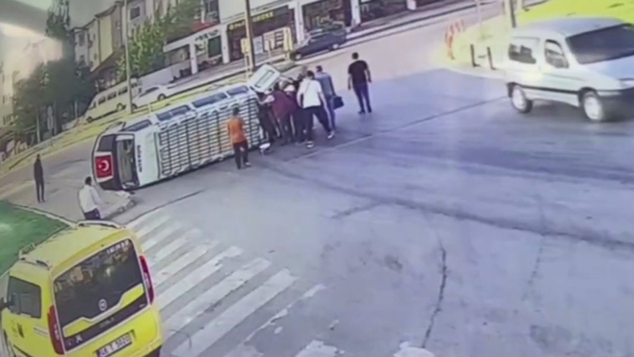 Tarım işçilerini taşıyan minibüs devrildi (04 Temmuz 2023)