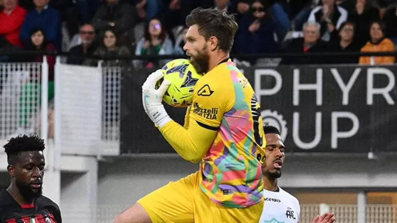 Fenerbahçe'de kaleci transferi sürprizi. İtalyanlar duyurdu