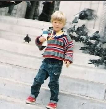 Bu maviş gözlü sarışın minik çocuk kim? Görenler tanımadı: Türkiye’nin en iyi erkek oyuncularından biri - Resim: 5