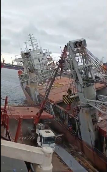 Tuzla Tersanesi'nde gemi devrildi! 1 işçi hayatını kaybetti - Resim : 2