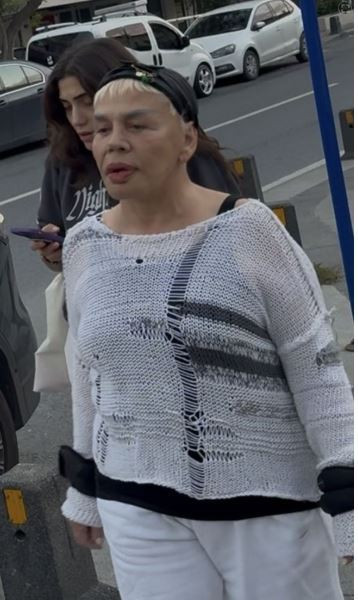 Sırrı Süreyya'nın ölümü sonrası saçlarını sıfıra vurmuştu! Sezen Aksu'nun son halini yakın arkadaşı paylaştı - Resim : 2