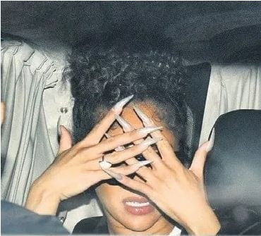 Dünya yıldızı futbolcu Jadon Sancho ve rapçi sevgilisi Saweetie’ ile Sirkeci paparazzilere yakalandı: Köşe bucak saklandılar! - Resim : 13