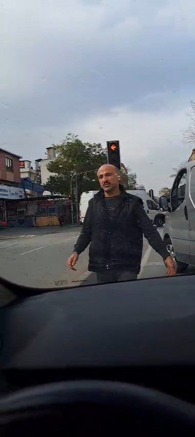 Ümraniye’de yol verme tartışması! O anlar kameralara böyle yansıdı - Resim : 3