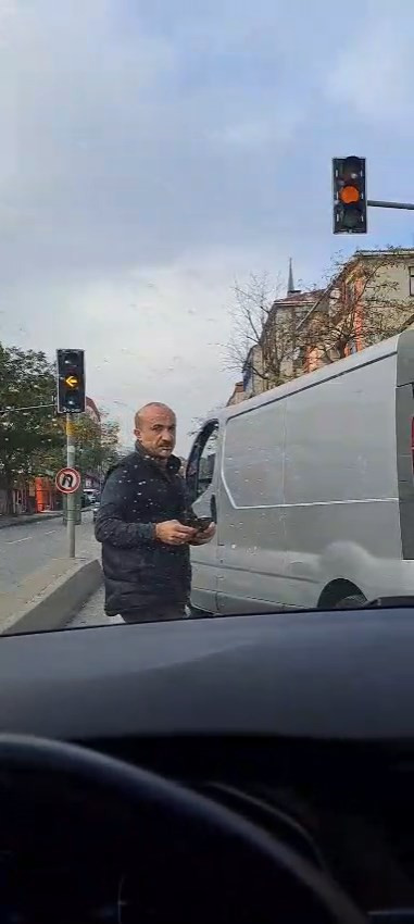 Ümraniye’de yol verme tartışması! O anlar kameralara böyle yansıdı - Resim : 4