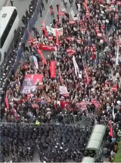 CHP'nin TRT eylemine polis ablukası! 'Mahkemeler canlı yayınlansın' - Resim : 2