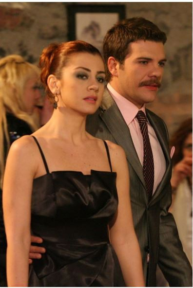 Oyunculuğu bırakıp ABD’ye yerleşmişti Yaprak Dökümü'nün yıldız oyuncusu Tolga Karel'den mutlu aile pozu - Resim : 2