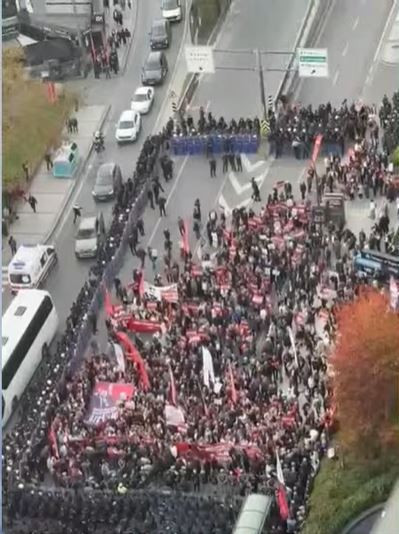 CHP'nin TRT eylemine polis ablukası! 'Mahkemeler canlı yayınlansın' - Resim : 1