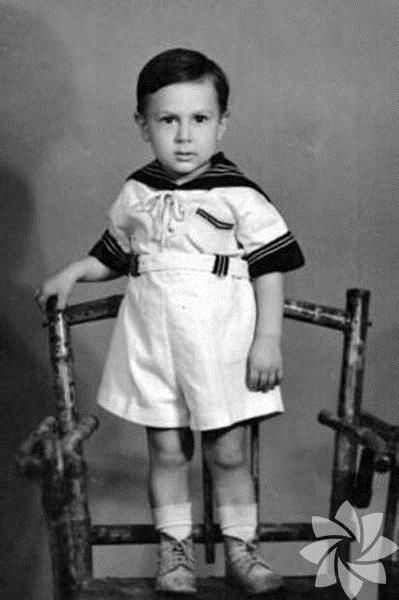 Türk Müziği’nin dev ismi Barış Manço’nun hiç görmediğiniz çocukluk karesi olay oldu! 7'den 77'ye herkesin sevgilisiydi - Resim: 1