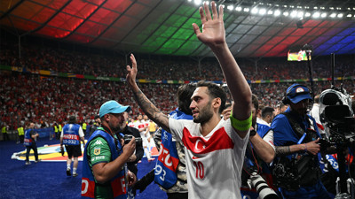 Hakan Çalhanoğlu '100' diyecek