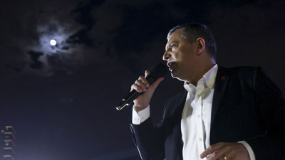 Özgür Özel'den ilk yurt dışı mitingine çağrı