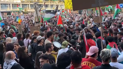 Milli maç protestolar altında oynandı: Binlerce kişi İsrail'e tepki gösterdi