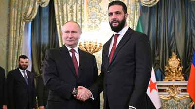 Vladimir Putin ve Ahmed Şara bir arada