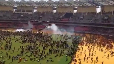 Eski Başbakan Odinga’nın cenazesi savaş alanına döndü: Nairobi’dek kargaşa!