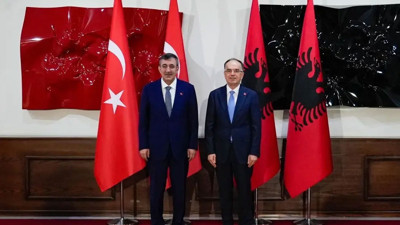 Cumhurbaşkanı Yardımcısı Cevdet Yılmaz'dan Arnavutluk çıkartması