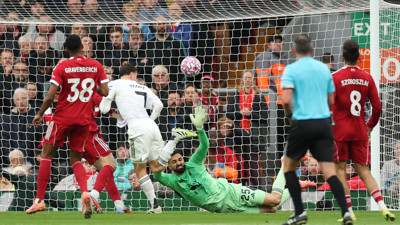 Liverpool'da serbest düşüş sürüyor! Ezeli rakibe kaybettiler