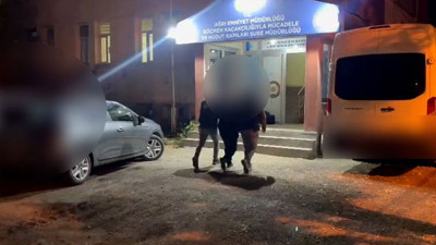 Ağrı'da tırın dorsesinde 16 kaçak göçmen kıskıvrak yakalandı