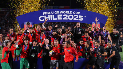 Gençlerde Afrika devrimi! Dünya Kupası'nı kaldırdılar