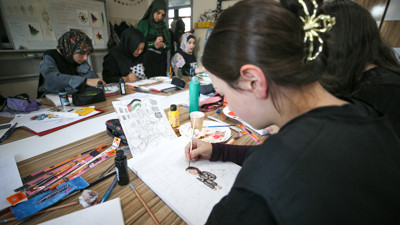 Lise öğrencileri resim çizerek Filistin'e destek verdi