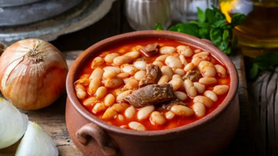 Kuru fasülyeyi böyle pişiren kaşık kaşık tüketiyor! Asla şişkinlik yapmıyor