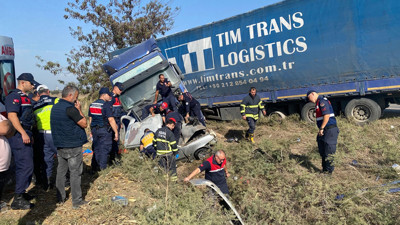 TIR ile otomobil birbirine girdi! 1 ölü