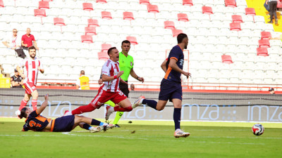 Başakşehir deplasmanda farklı kazandı! Nuri Şahin eski takımını devirdi