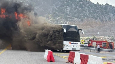 Yolcu otobüsü alev alev yandı