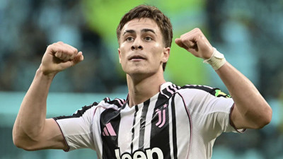 Kenan Yıldız Pogba'yı yakaladı! Büyük övgü: 'O bunu harika yapıyor'