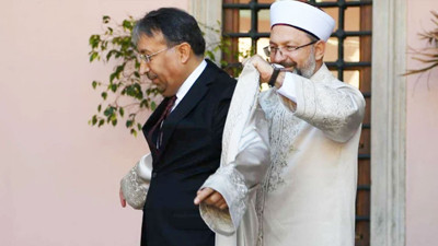 Başkan değişti ama tavır değişmedi! Diyanet Cuma hutbesinde bu kez onları topa tuttu