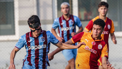 Gençlerin derbisinde tansiyon yükseldi! Maç sonu saha karıştı