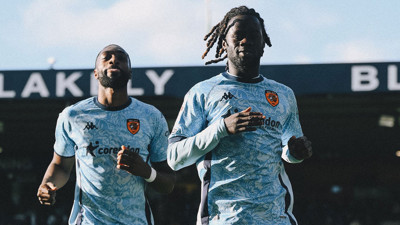 Hull City zirve yürüyüşünü sürdürdü