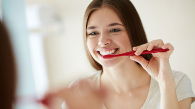 Diş fırçalarken yapılan dört büyük hata! Uzmanlar uyardı