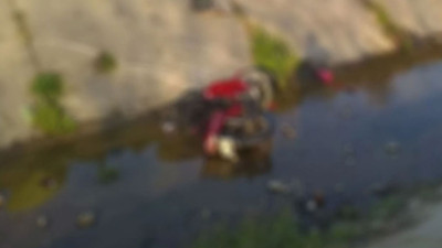 Motosiklet sulama kanalına düştü: 2 yaralı