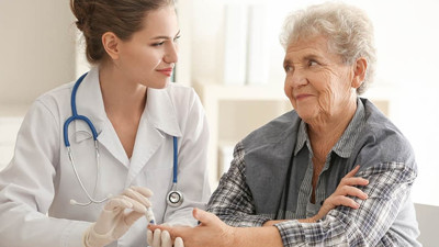 Diyabet hastaları için kritik uyarı! Çıplak ayakla yürümeyin, dar ayakkabılardan uzak durun